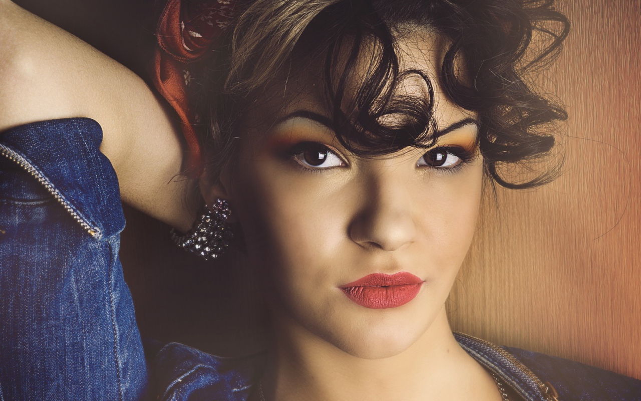 Девушка с черными глазами