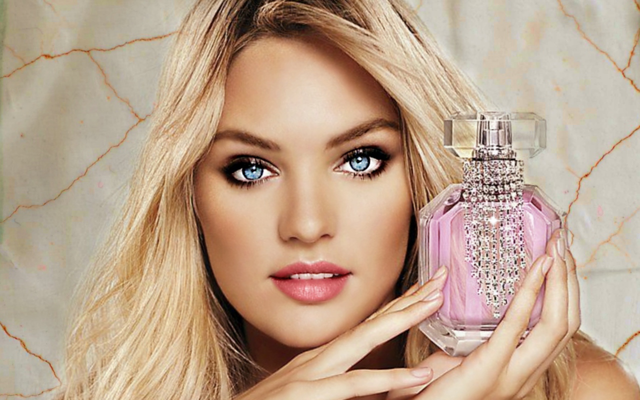 Девушка с духами