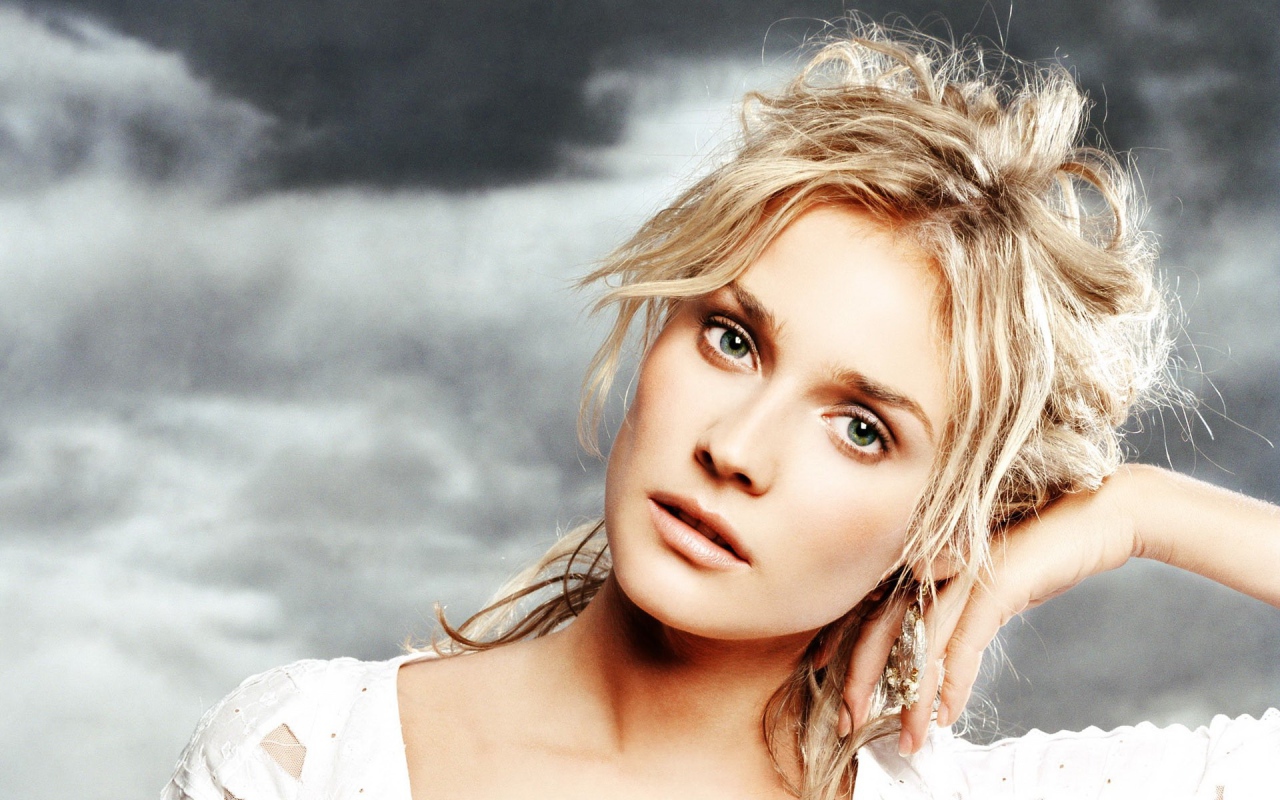 Блондинка Диане модель