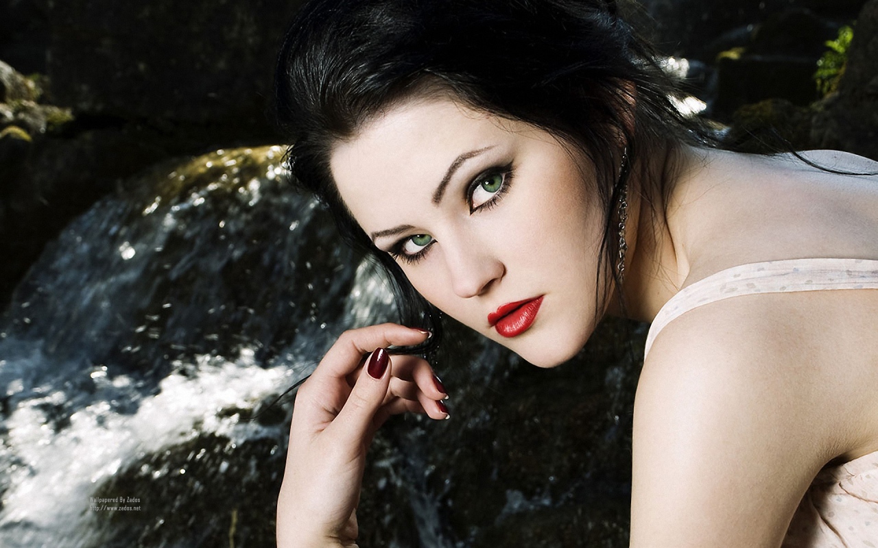 Брюнетка Пенелопа