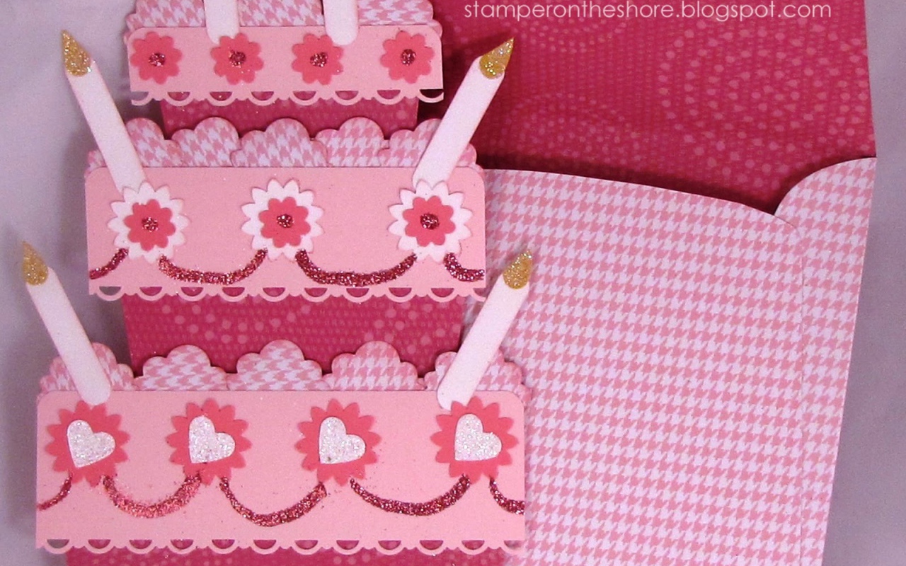 Открытка на день рождения в форме торта