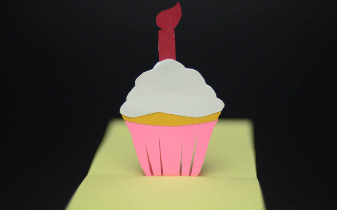 Бумажный кекс на день рождения