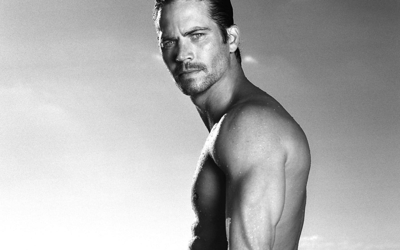 Пол Уокер на пляже