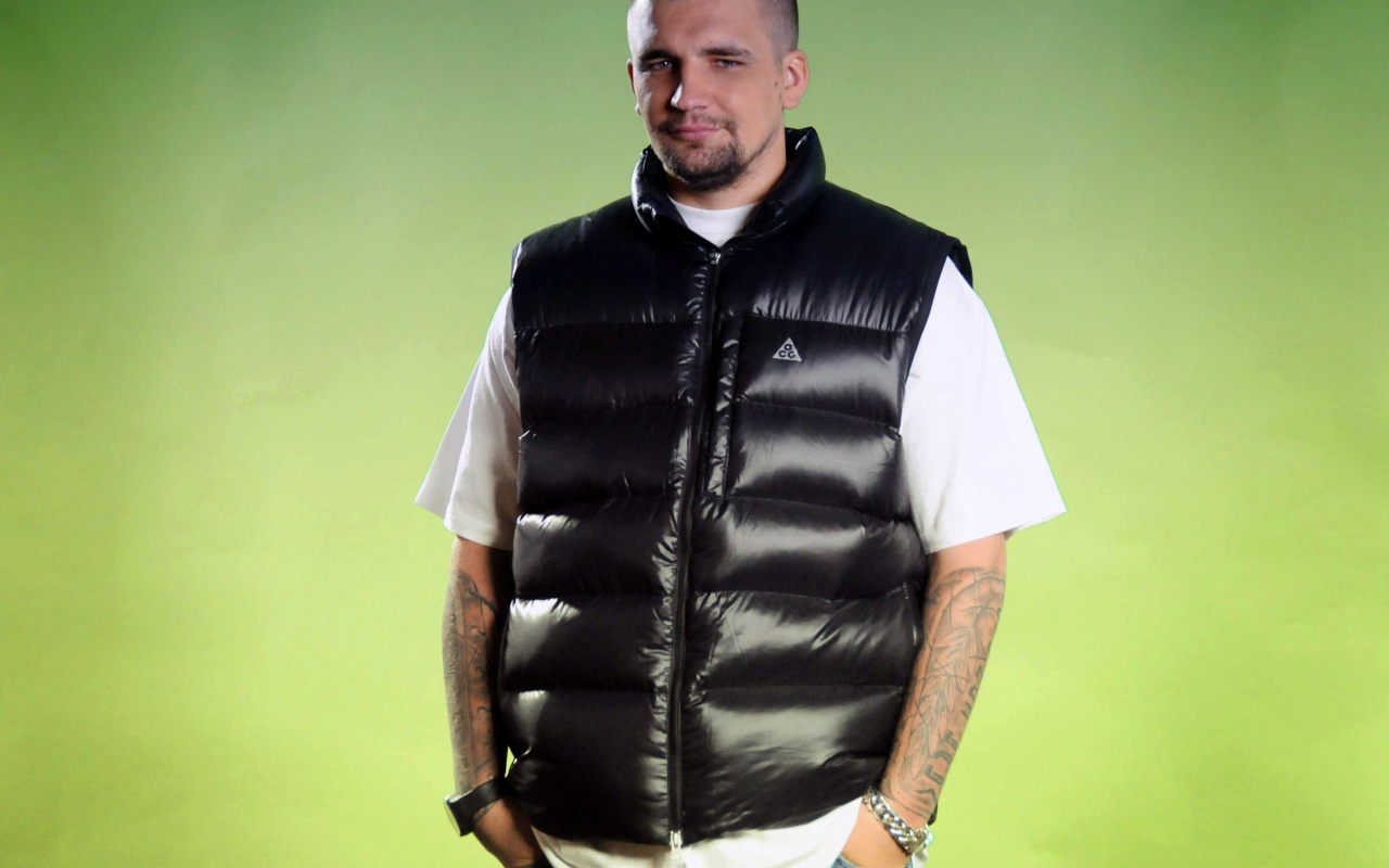 Basta на зеленом фоне