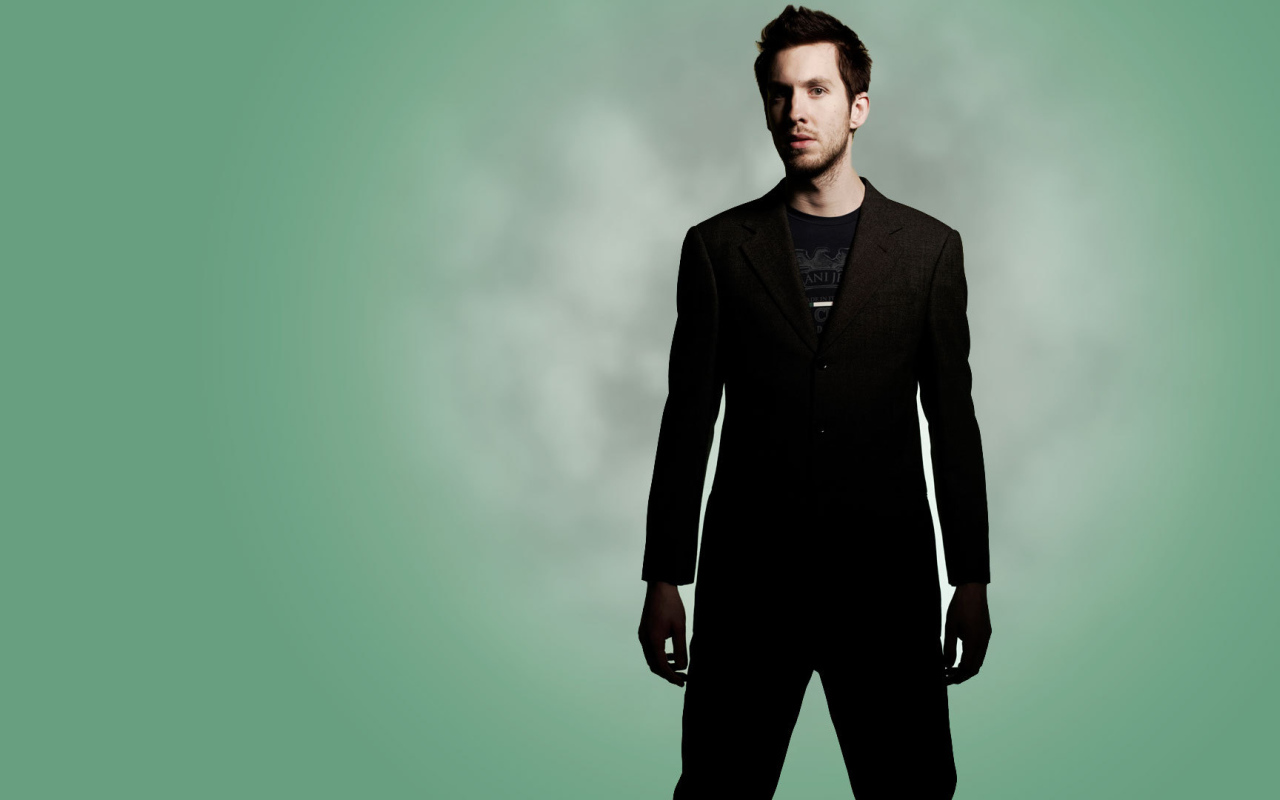 Calvin Harris на берюзовом фоне