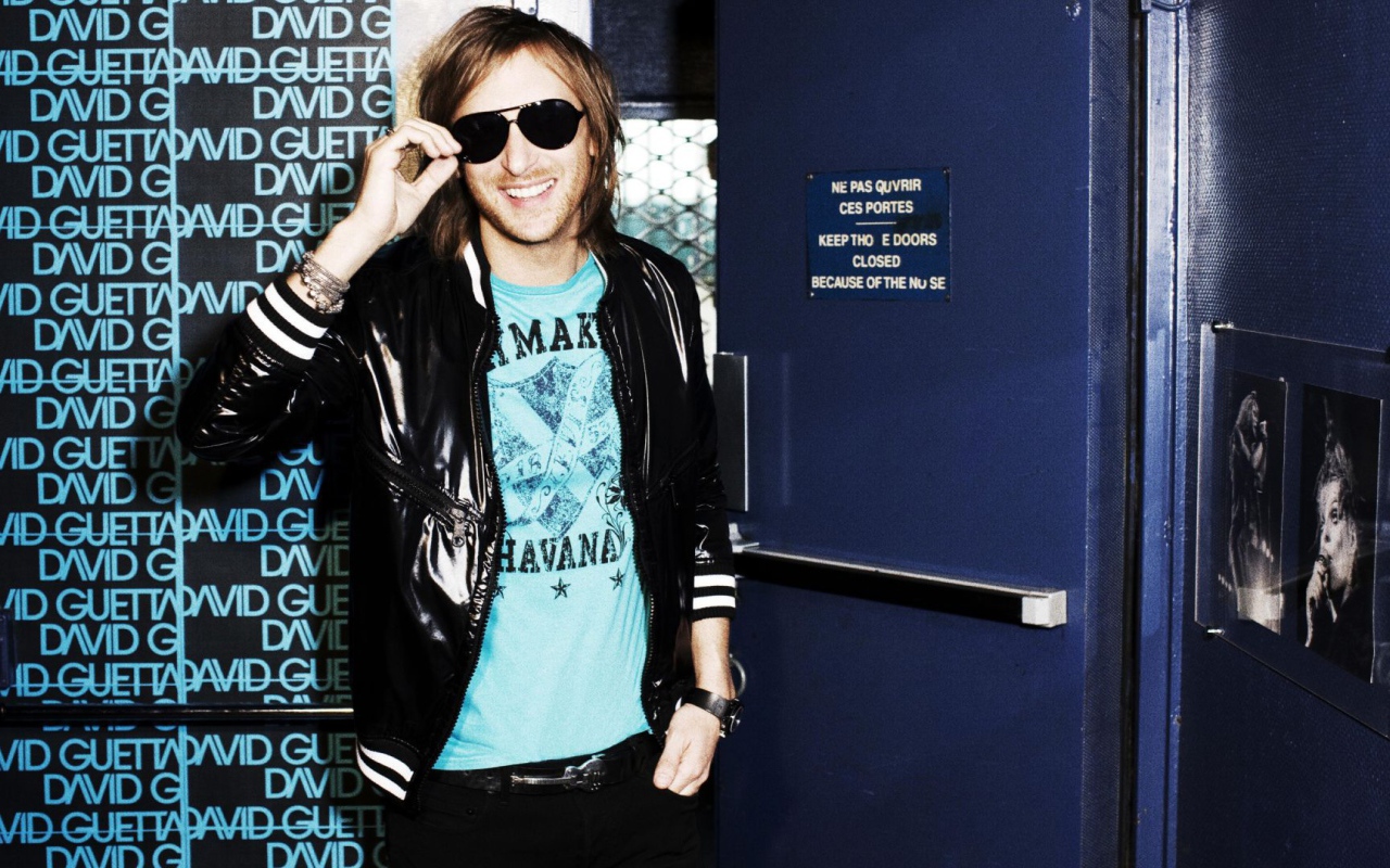 David Guetta в очках
