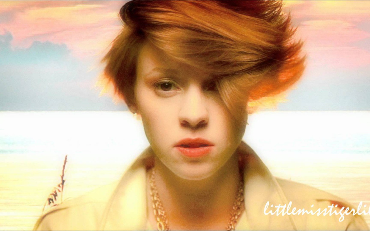 La Roux, недалеко от Солнечного озера