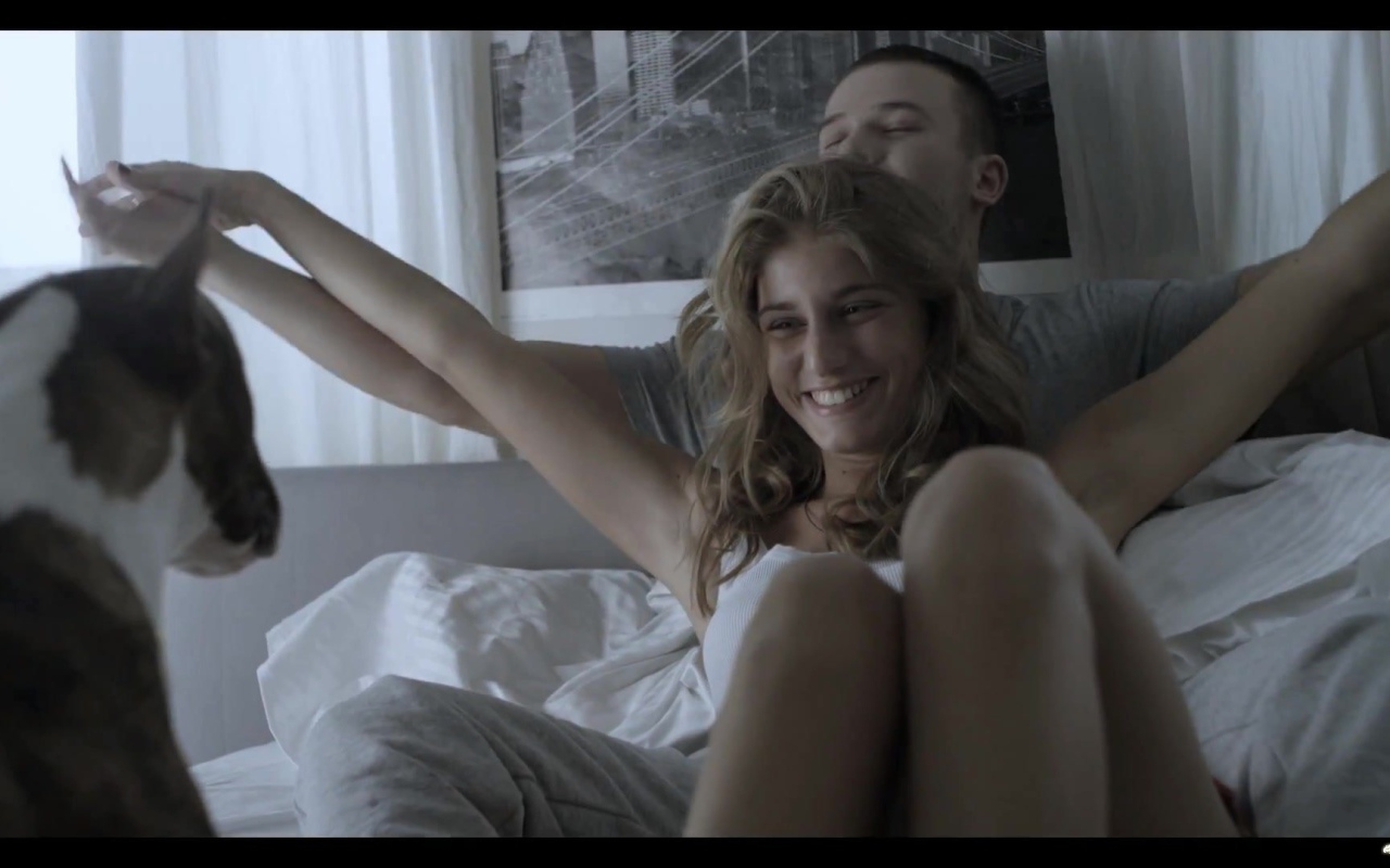 Макс Корж с девушкой и собакой