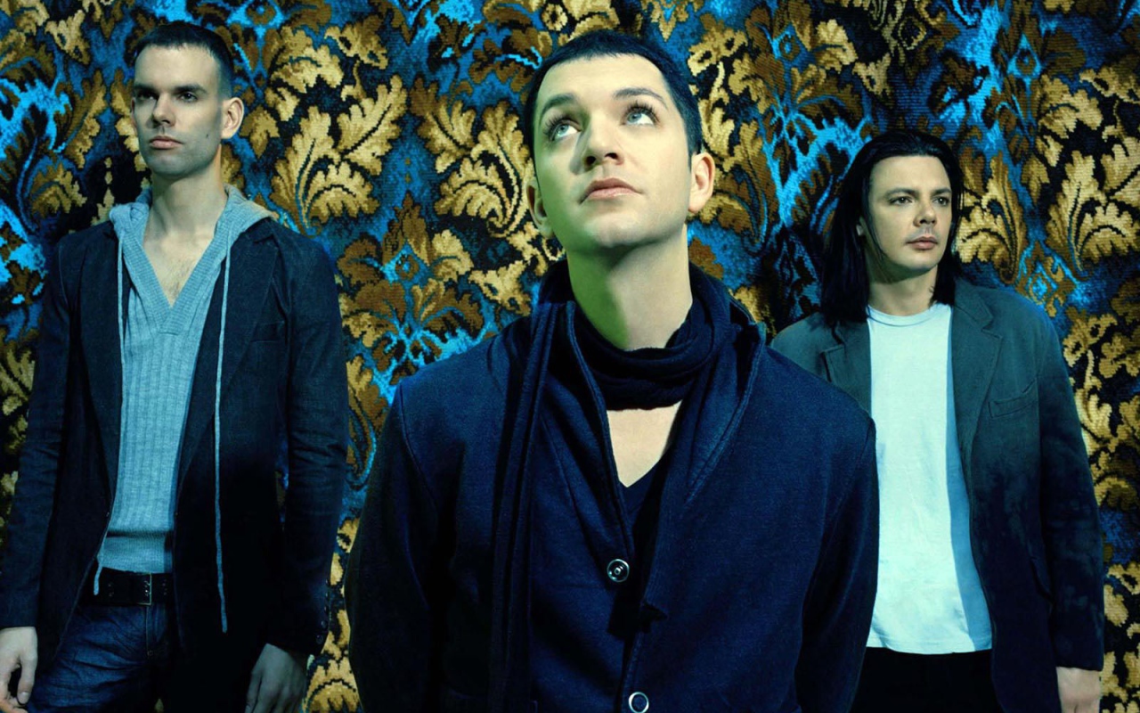 Placebo на разноцветном фоне