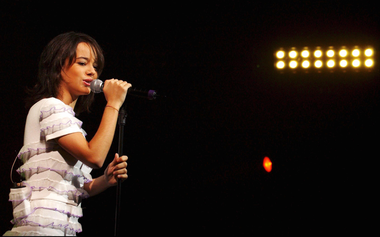 Певица Alizee