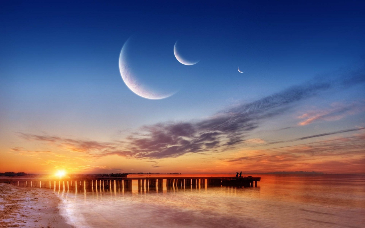 Три луны и пляж