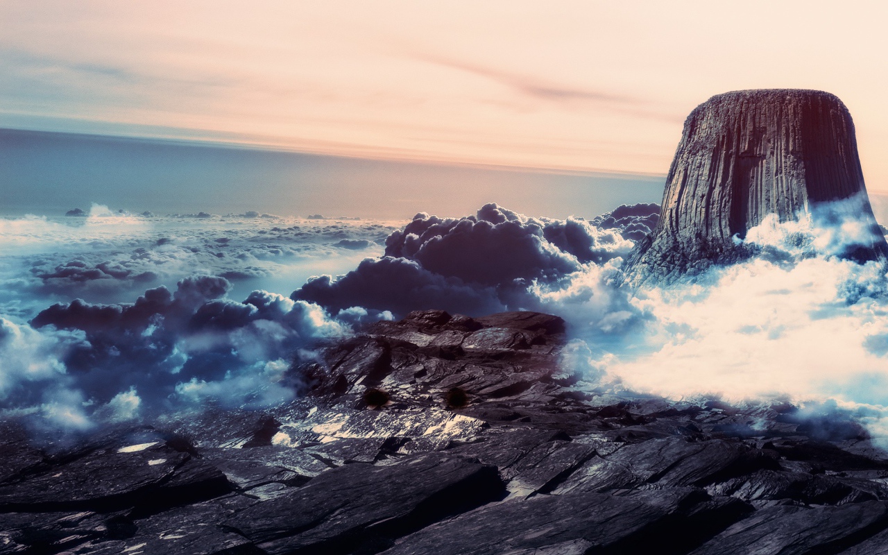 Горный пейзаж выше облаков