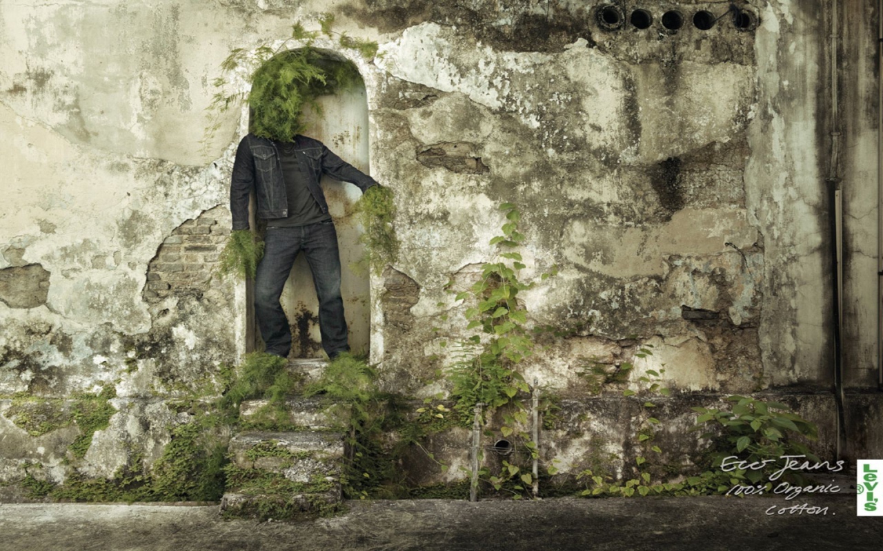 Трава в одежде человека