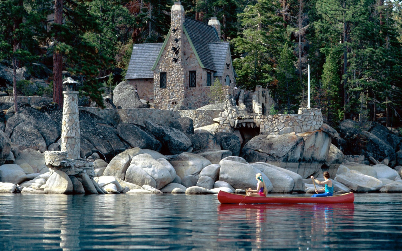 Озеро Тахое с лодкой