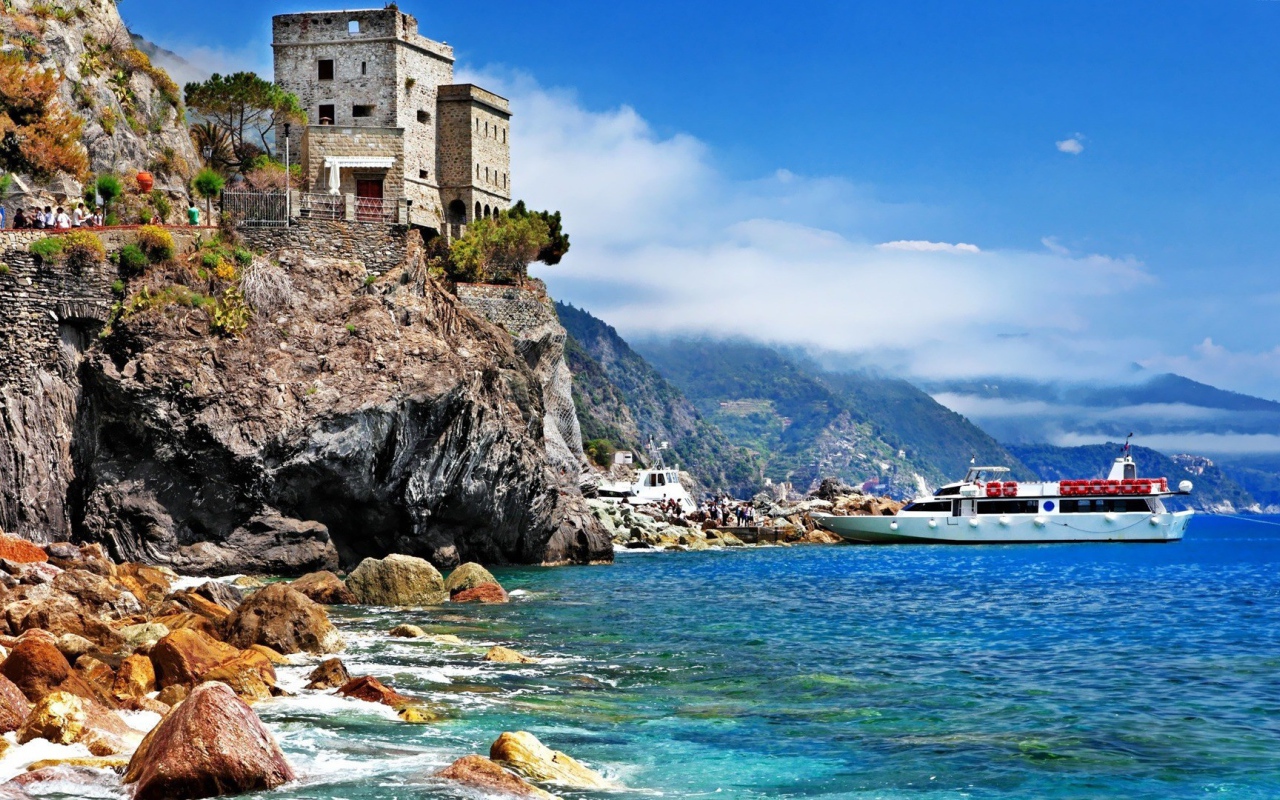 Старинная крепость