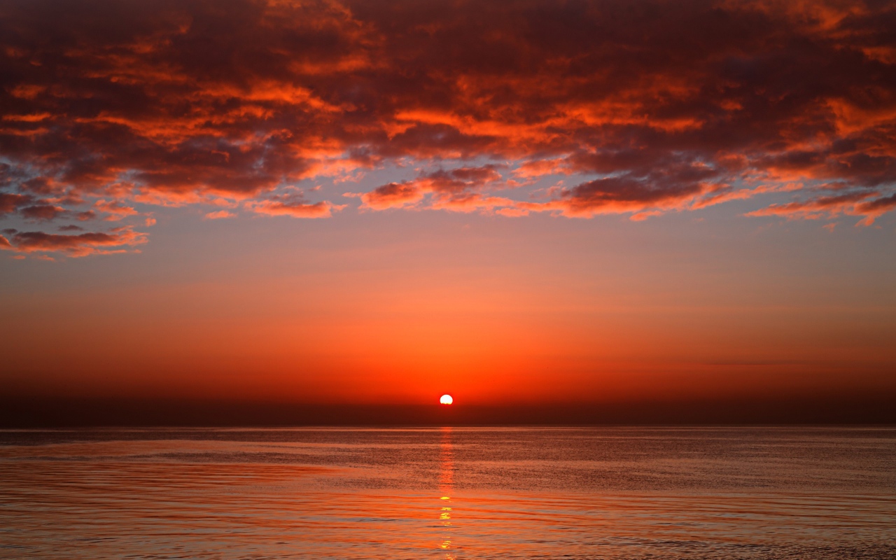 Закат в море