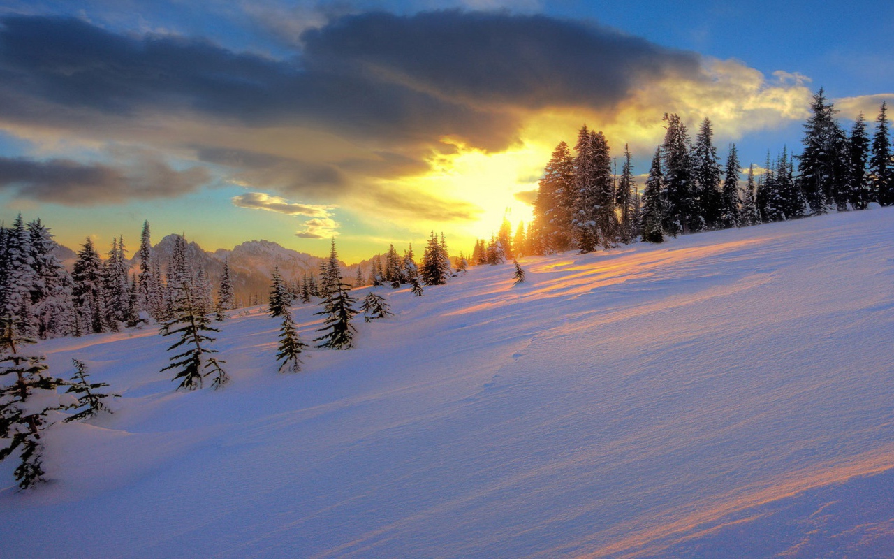 Закат на склоне горы