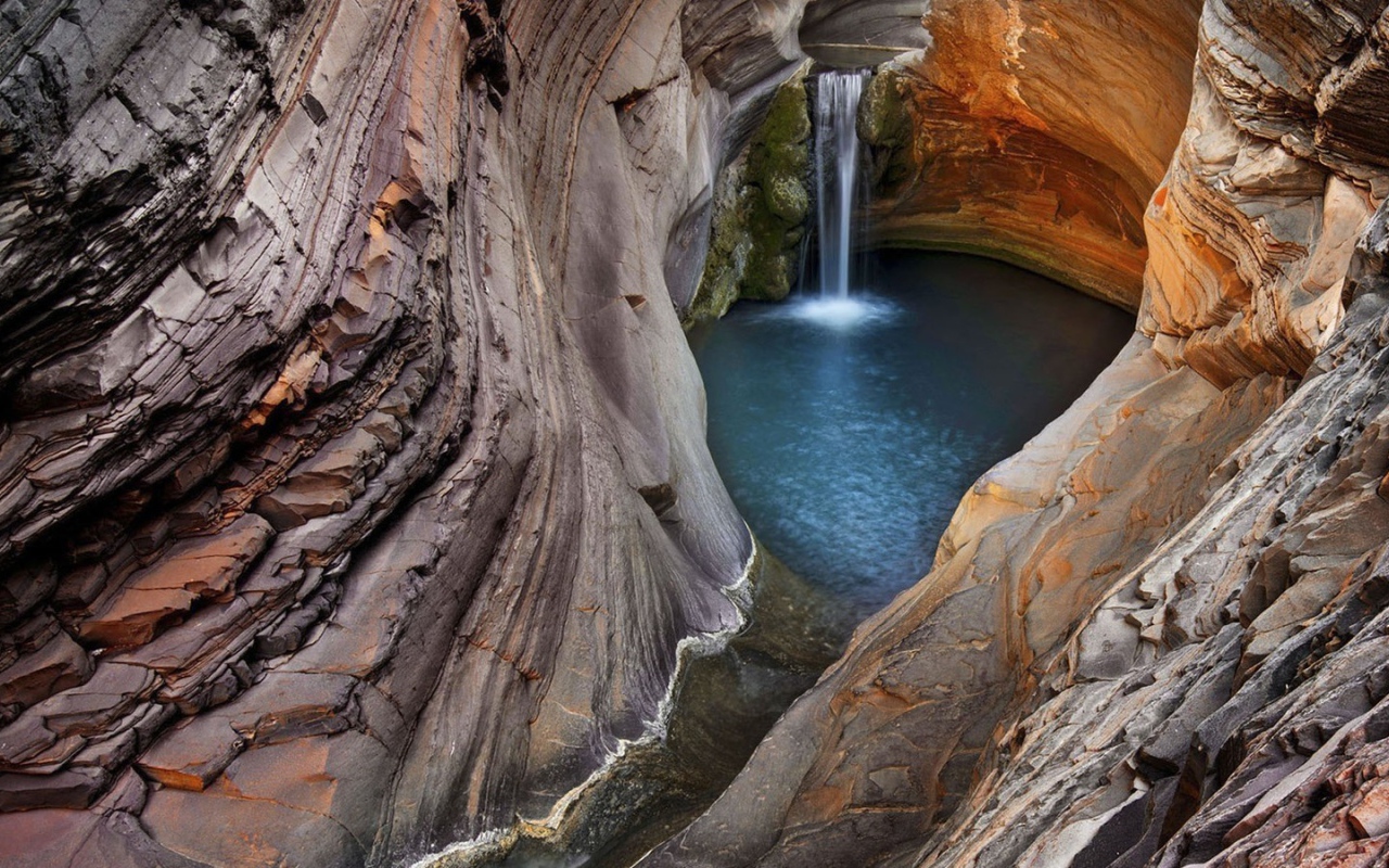 Водопад в пещере