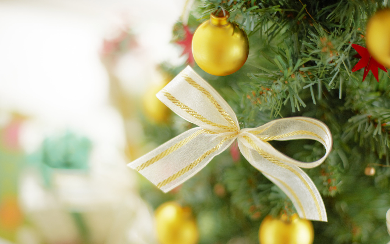 Красивая елочка на Новый 2014 Год лошади