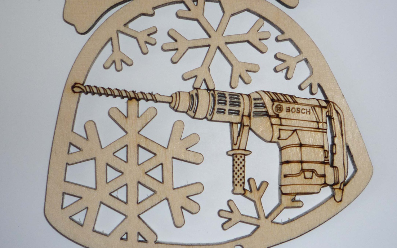 Елочные игрушки из дерева