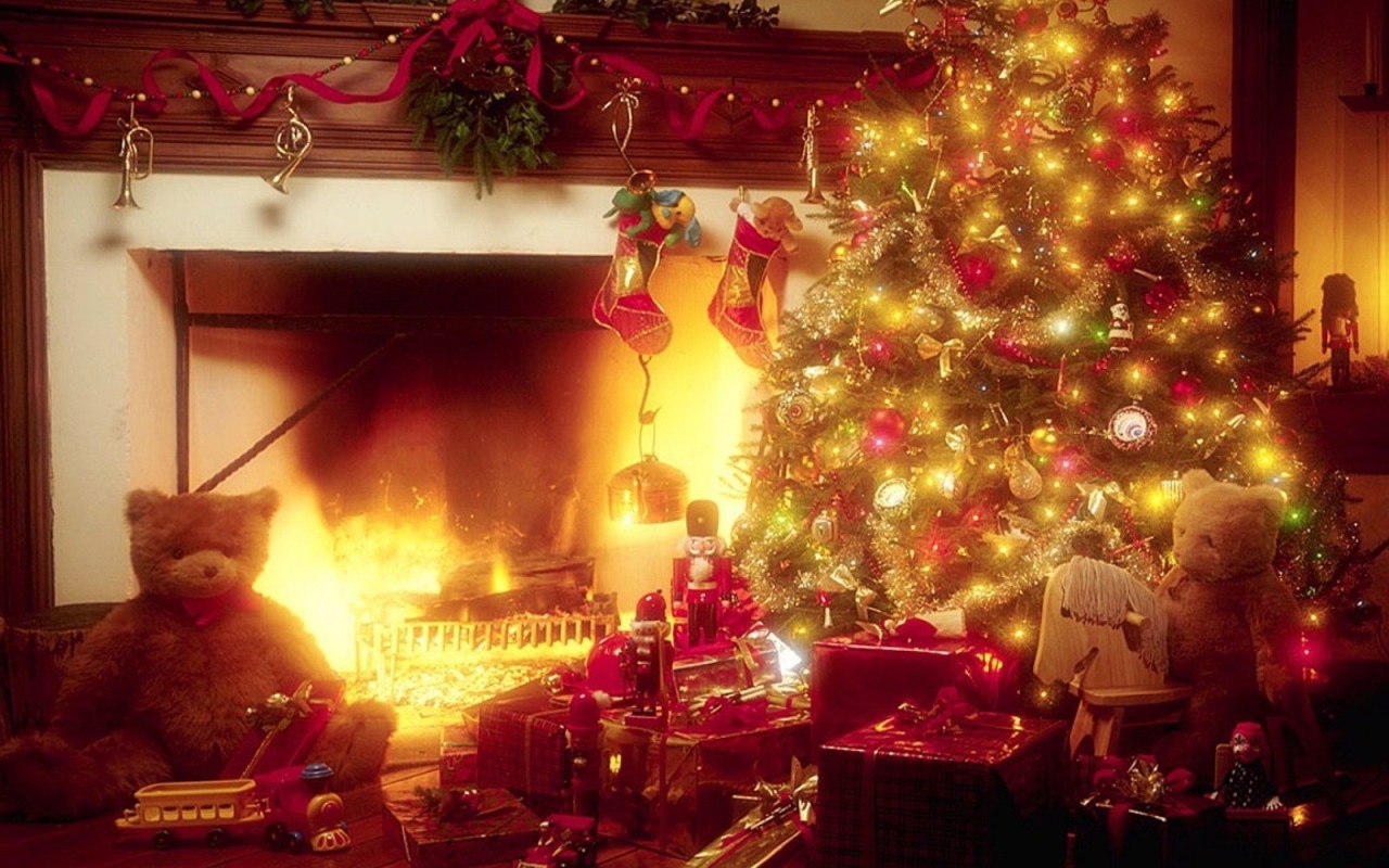 Зеленая пушистая елочка на Новый Год 2014