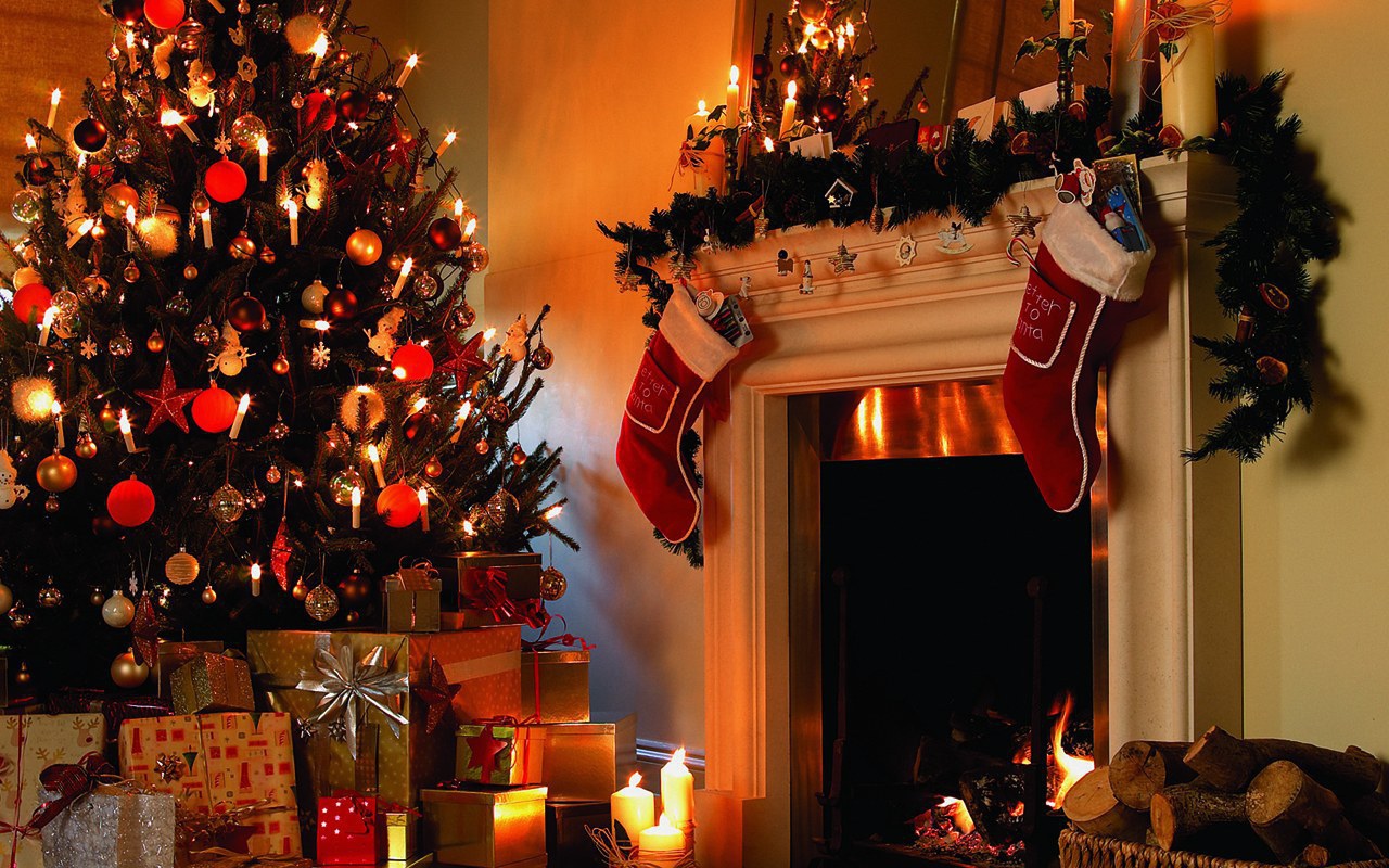 Подарки для детей под новогодней елкой в 2014 год лошади