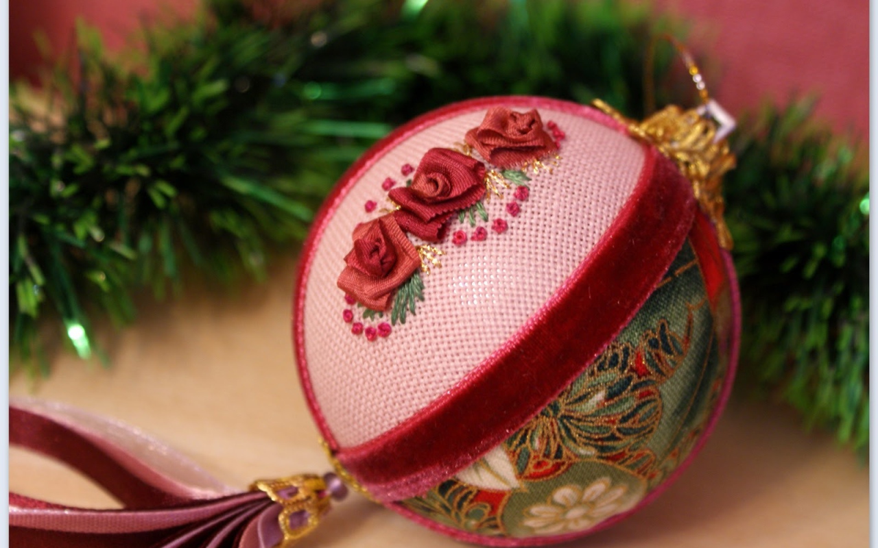 Pучные елочные игрушки