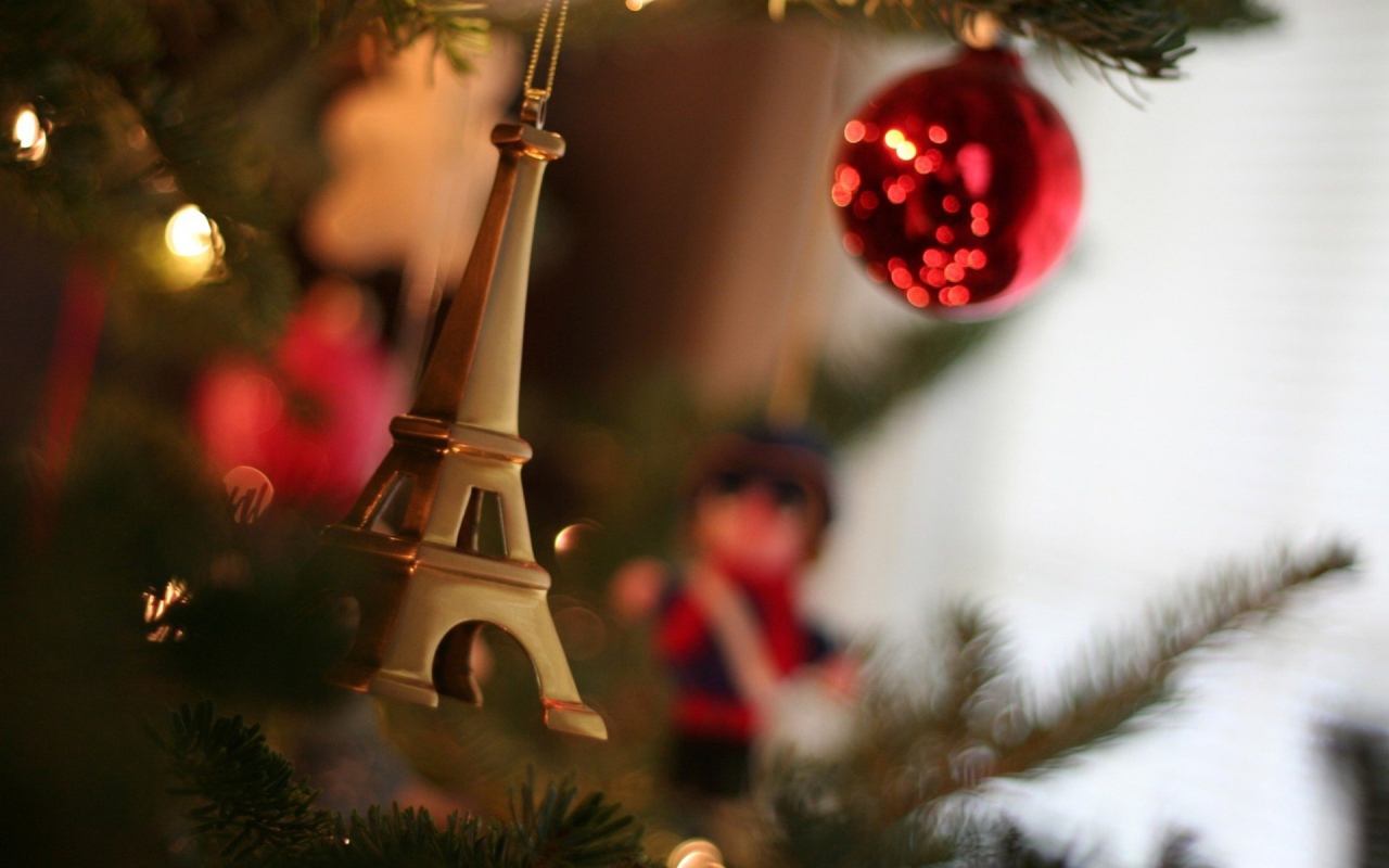 Новогодняя елка в Париже