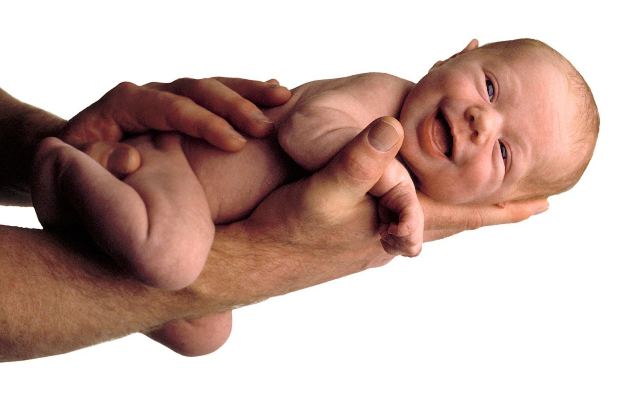 Ребенок улыбается