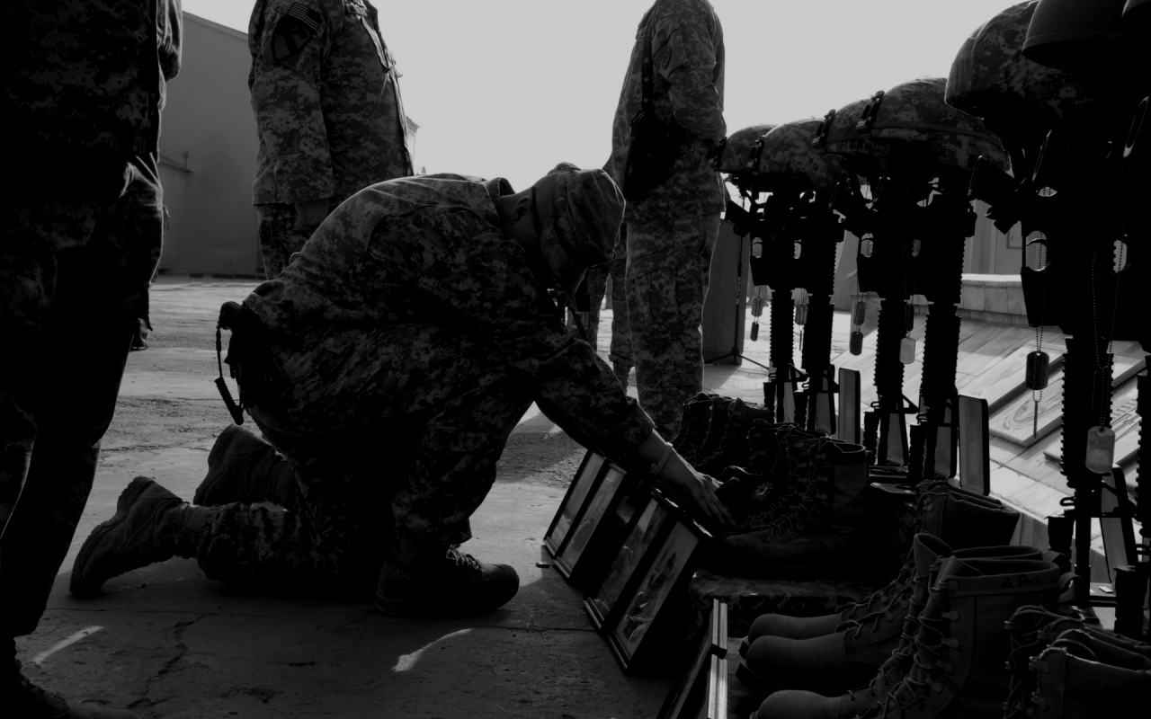 Вспоминают погибших воинов