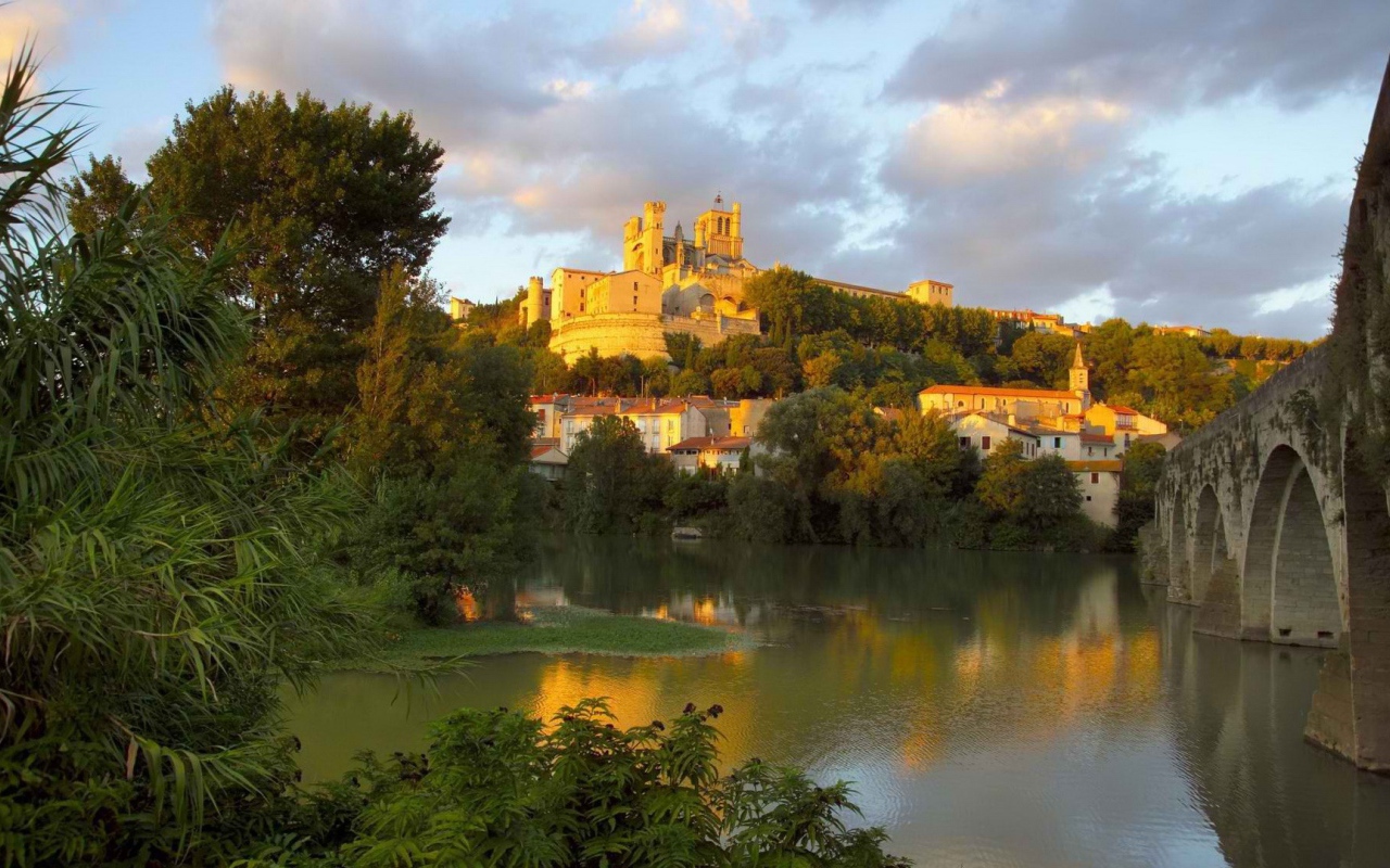 Пейзаж Франции с собором