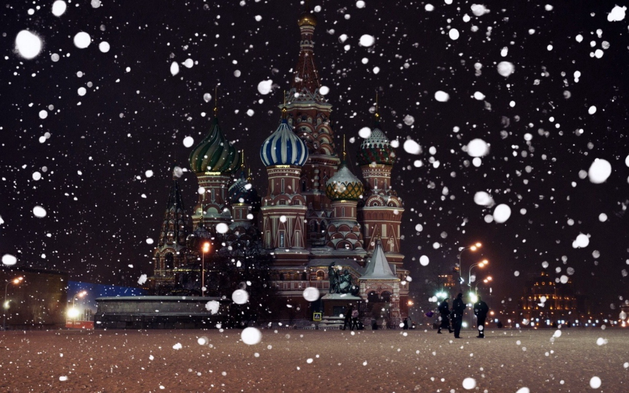Красная площадь во время снега