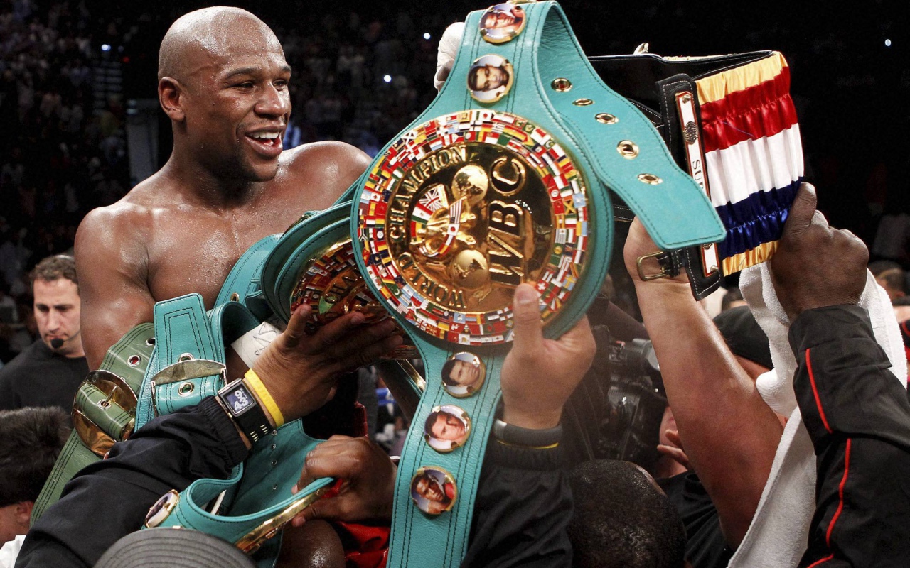 Боксер Флойд Мэйуэзер-младший и его призы