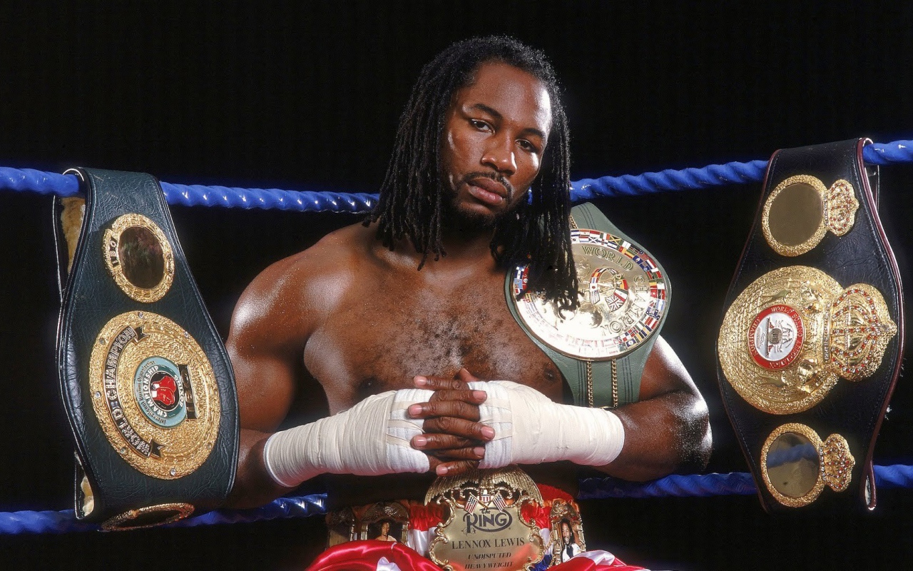 Чемпион Леннокс Льюис и его пояса