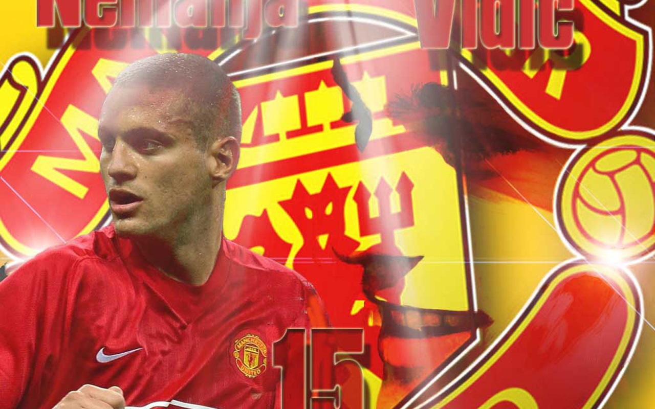 Манчестер Юнайтед Неманья Видич в цветах своей команды