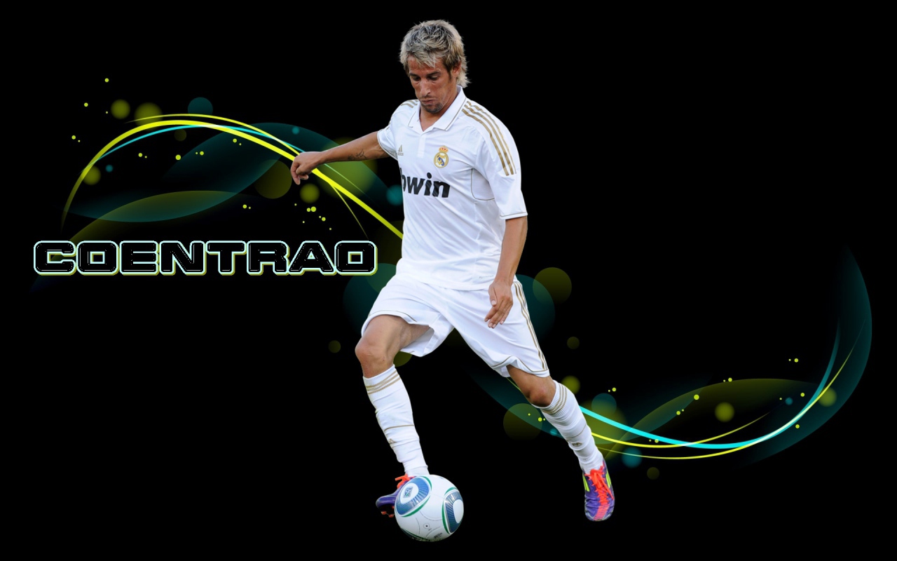 Реал Мадрид Фабиу Коэнтрау на черном фоне