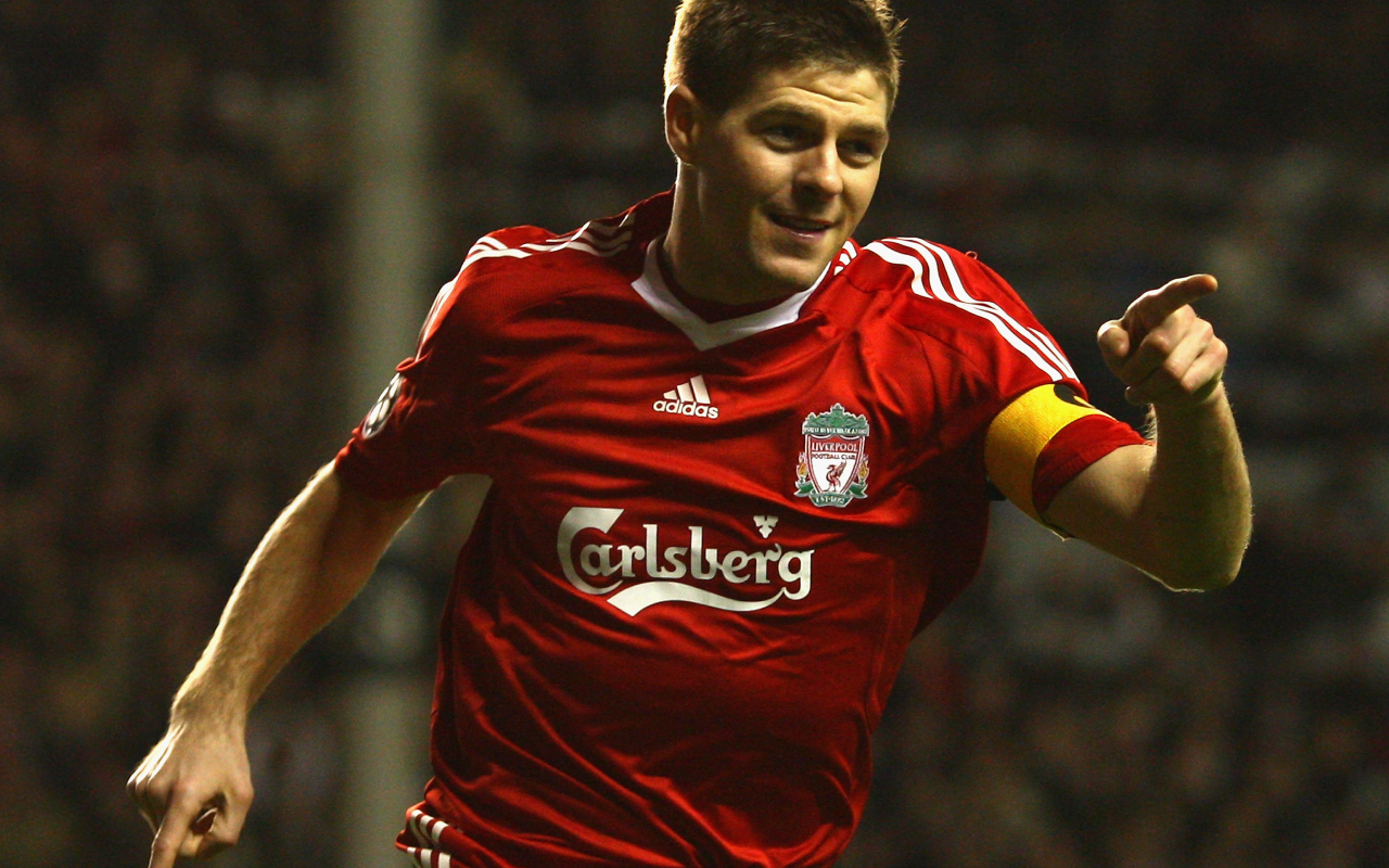 Лучший полузащитник Ливерпуля Стивен