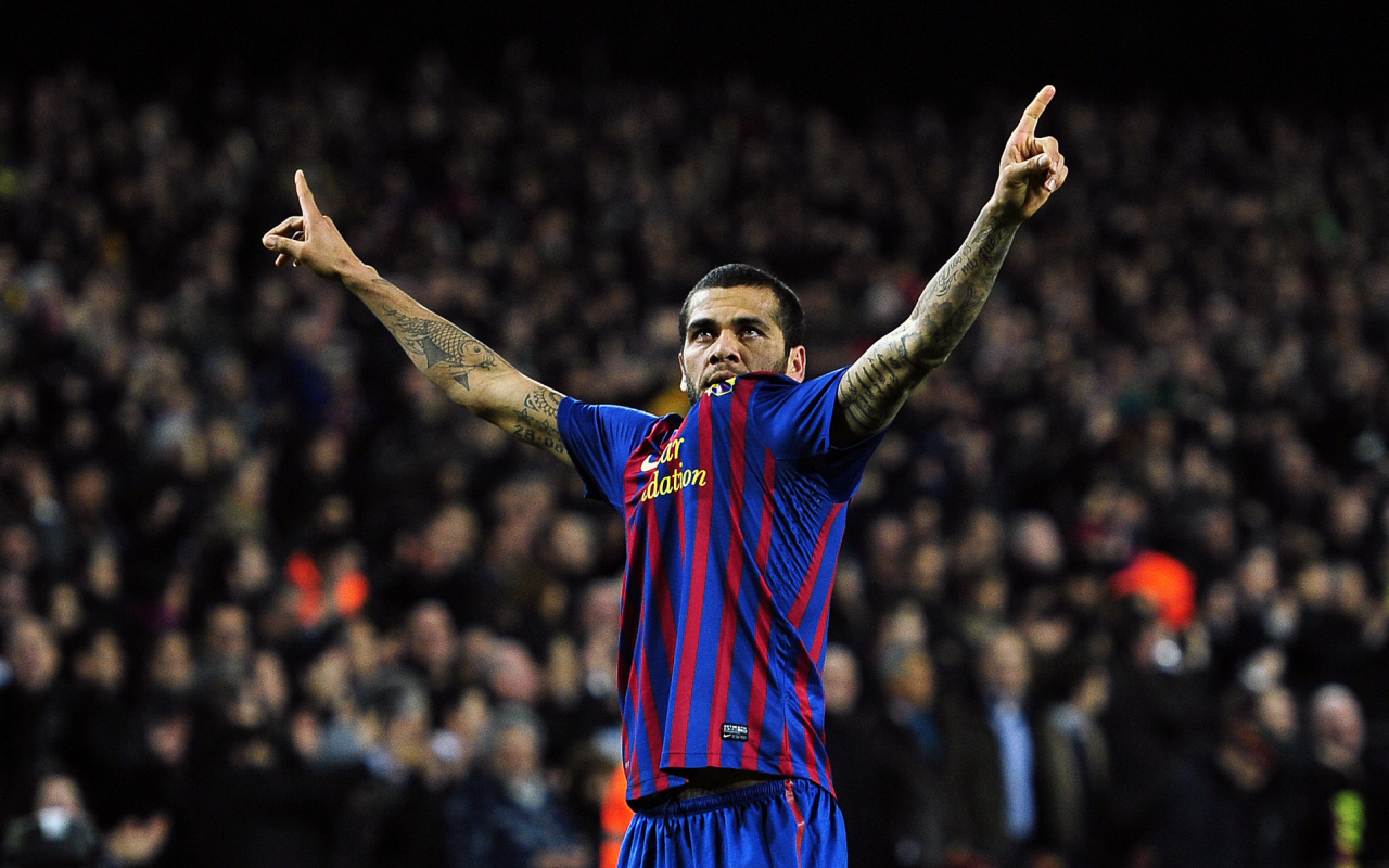 Футболист Барселоны Даниэл Алвес забил гол