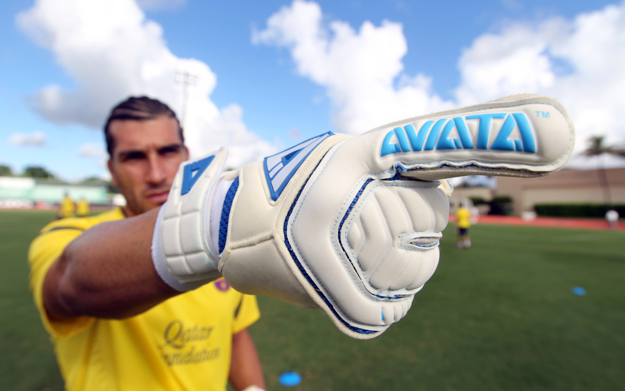 Футболист Барселоны Хосе Пинто на поле