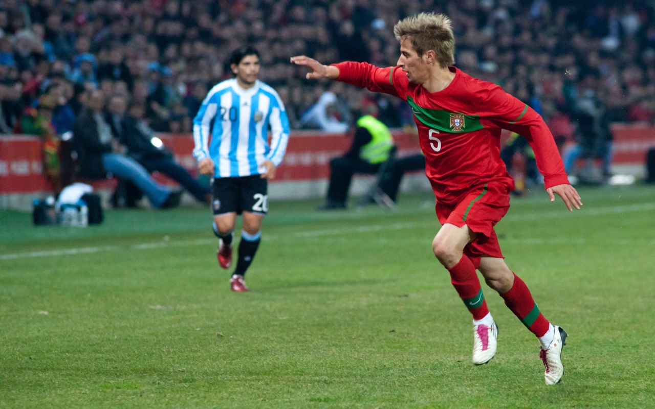 Футболист Реал Мадрид Фабиу Коэнтрау на поле