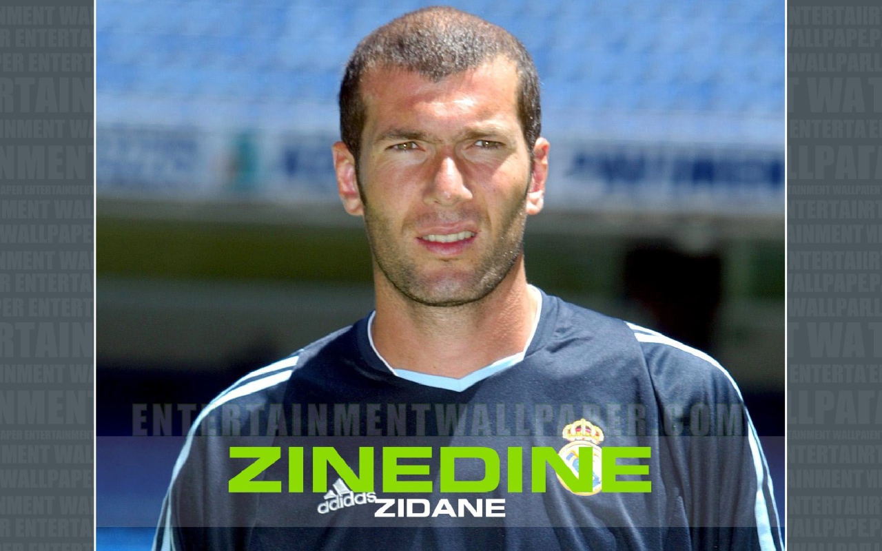 Легенда футбола Зинедин Зидан под солнцем