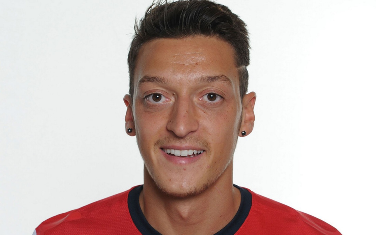 Игрок Арсенала Месут Озил крупным планом