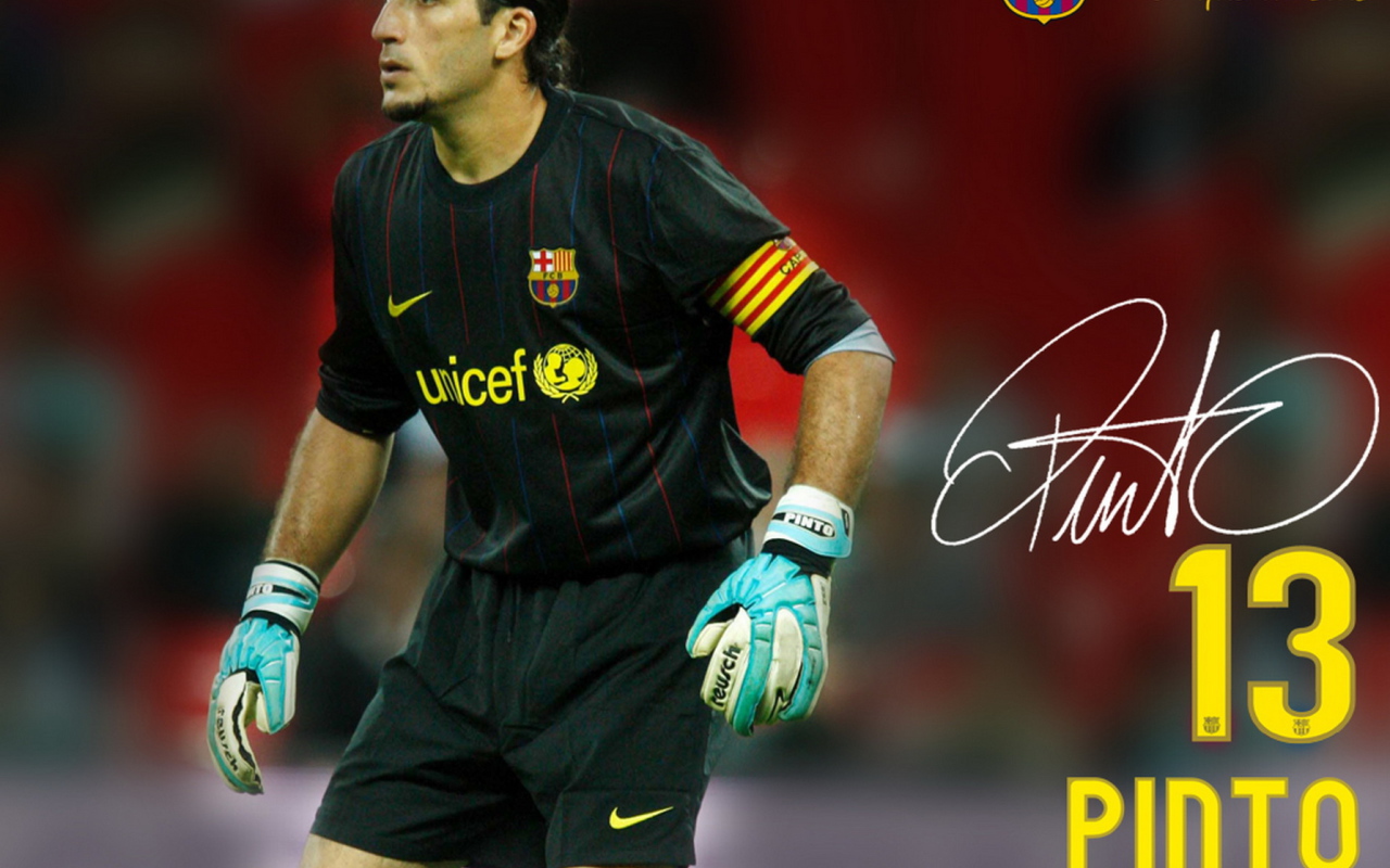 Игрок Барселоны Хосе Пинто