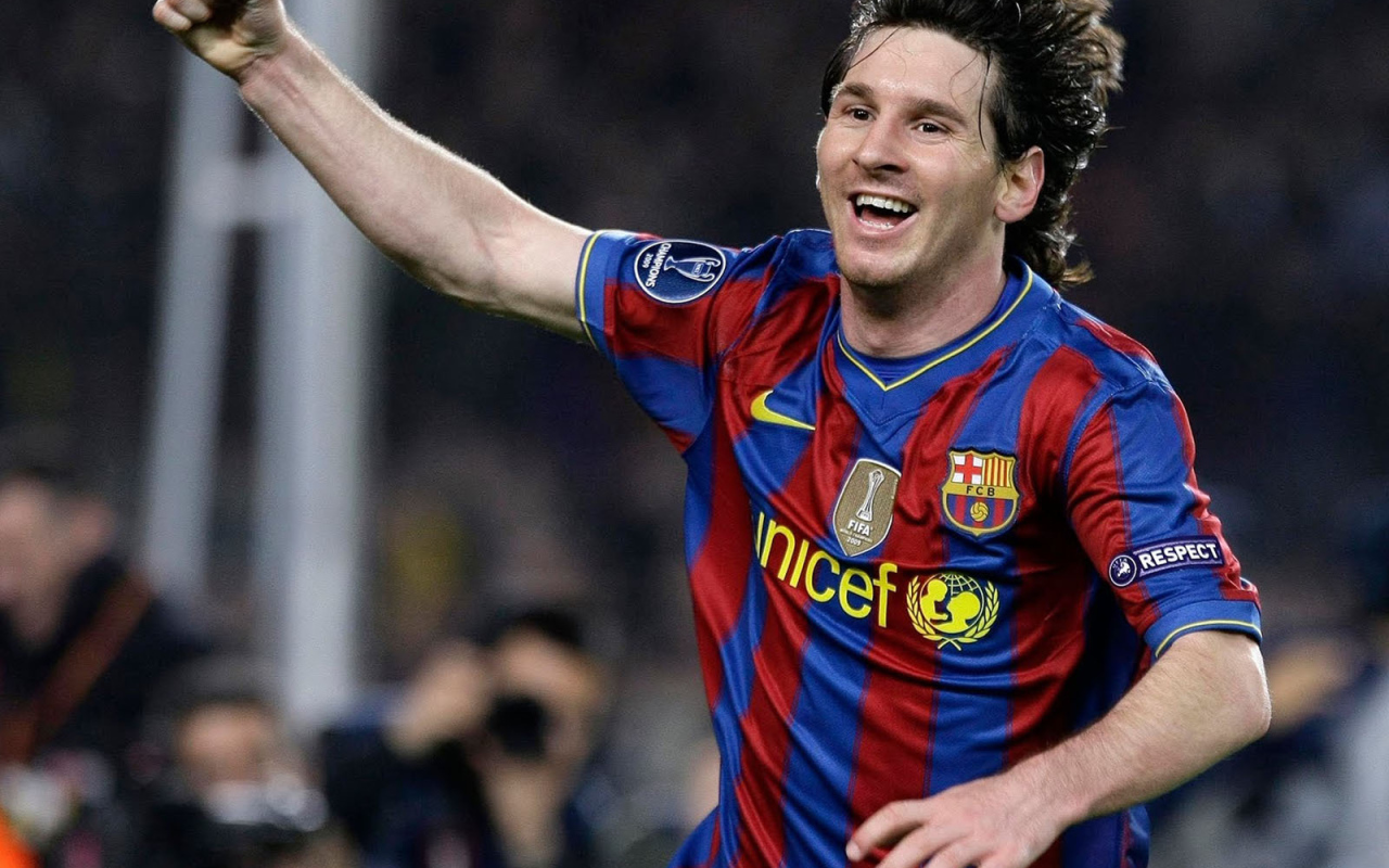 Игрок Барселоны Лионель Месси после забитого мяча