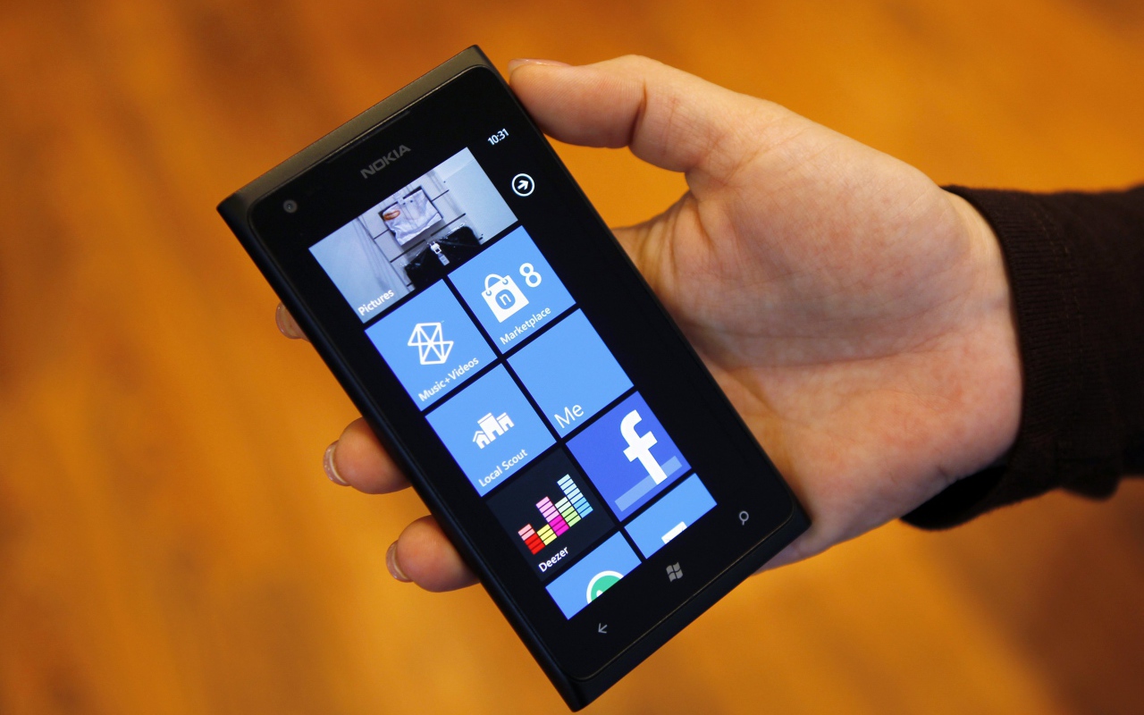  Black Nokia Lumia 800