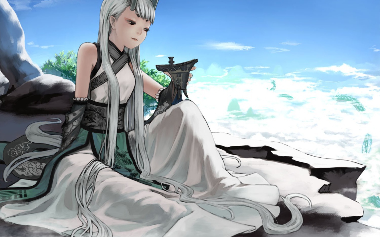 Девочка с длинными белыми волосами