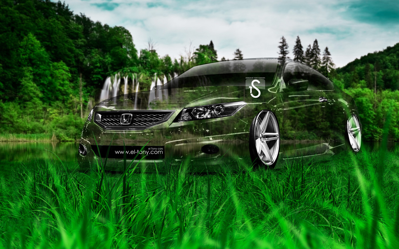 Honda Accord у водопада