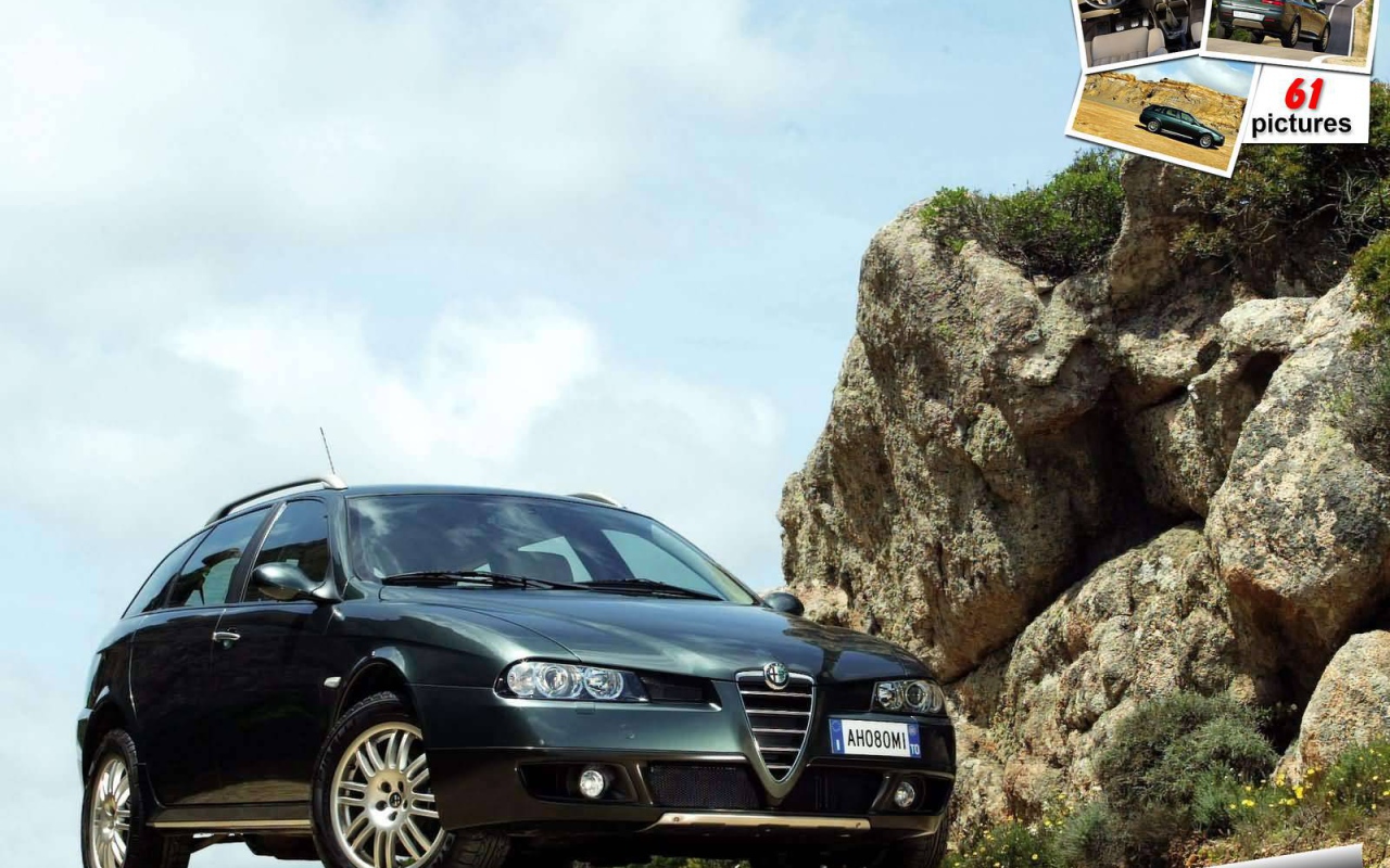 Автомобиль Alfa Romeo 156 на дороге