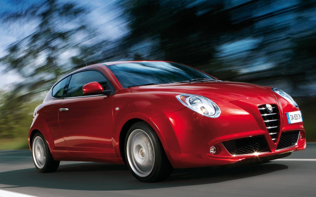 Красивый автомобиль Alfa Romeo mito в Москве