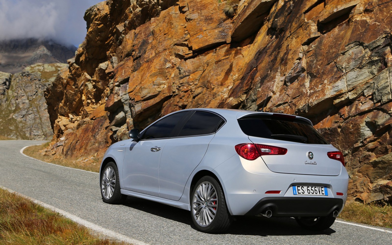 Автомобиль марки Alfa Romeo модели giulietta 2014